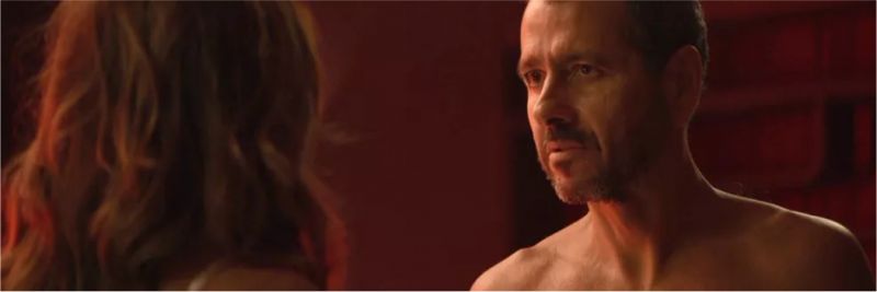 Amadeu (Marcos Palmeira) e Maria da Paz (Juliana Paes) contam o que aconteceu nos últimos 20 anos, em 'A Dona do Pedaço' — Foto: TV Globo
