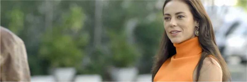 Vivi (Paolla Oliveira) é simpática com Chiclete (Sergio Guizé) e diz que gostou do seu apelido, em 'A Dona do Pedaço' — Foto: Globo