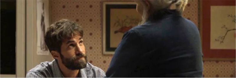 Rael (Rafael Queiroz) diz que a maior vingança dos Matheus seria ver Jô (Agatha Moreira) como inimiga de Maria da Paz (Juliana Paes), em 'A Dona do pedaço' — Foto: Globo