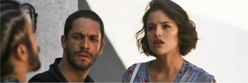 Jô (Agatha Moreira) fica indignada com ameaças de Rock (Caio Castro), na novela 'A Dona do Pedaço — Foto: Globo