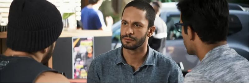 Rock (Caio Castro) e Zé Hélio (Bruno Bevan) contam a Téo (Rainer Cadete) toda a verdade, em 'A Dona do Pedaço' — Foto: TV Globo