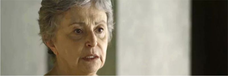 Berta (Ana Lucia Torre) decide acobertar encontros entre Vivi (Paolla Oliveira) e Chiclete (Sergio Guizé) em 'A Dona do Pedaço' — Foto: Globo