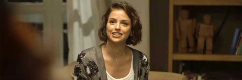 Jô (Agatha Moreira) inventa que machucou o pé para armar para cima dos pais, em 'A Dona do Pedaço — Foto: TV Globo
