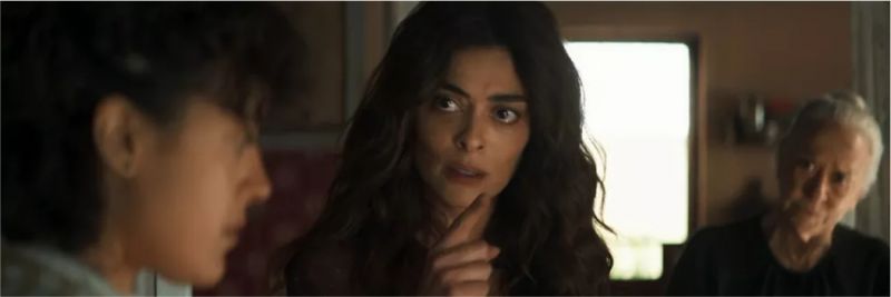Maria da Paz (Juliana Paes) confronta Zenaide (Maeve Jinkings), sua irmã — Foto: Globo