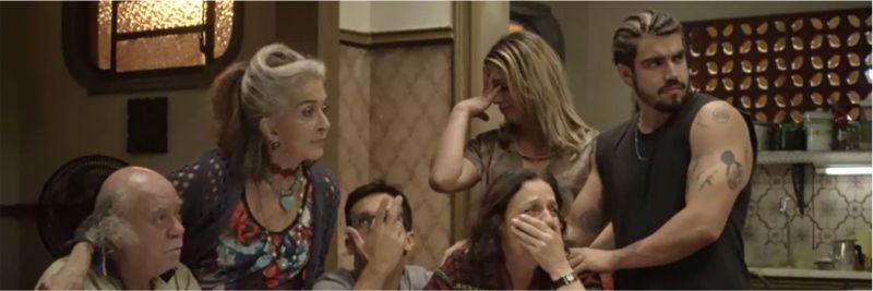 Dodô (Rosi Campos) fica arrasada com atitude do marido — Foto: Globo