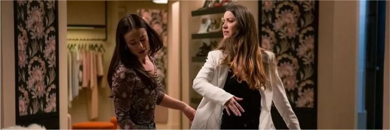 Em 'A Dona do Pedaço', Vivi Guedes (Paolla Oliveira) dá uma surra em Fabiana (Nathalia Dill) — Foto: Fabiano Battaglin/Gshow