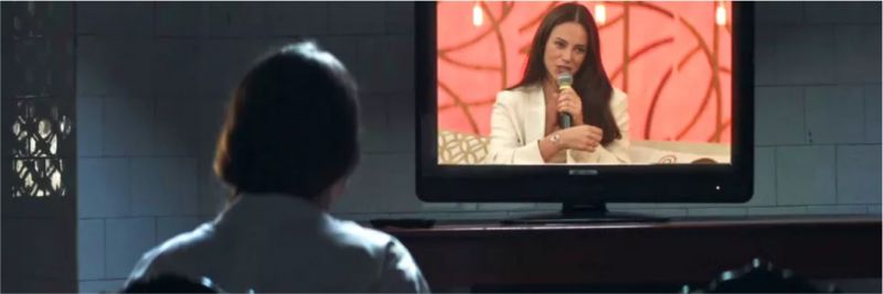Fabiana (Nathalia Dill) fica hipnotizada quando percebe que Vivi Guedes (Paolla Oliveira) é a sua irmã, em 'A Dona do Pedaço' — Foto: TV Globo