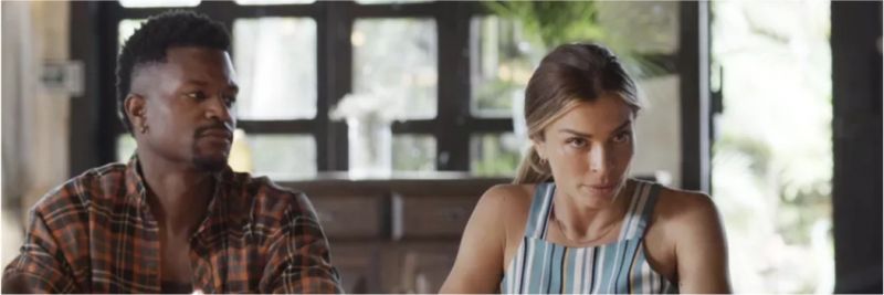 Ramon (David Junior) fica um pouco desconfortável com decisão de Paloma (Grazi Massafera) — Foto: TV Globo