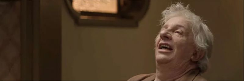 Em 'A Dona do Pedaço', Eusébio (Marco Nanini) anuncia que irá trazer Gina (Gretchen) para morar com ele — Foto: Globo