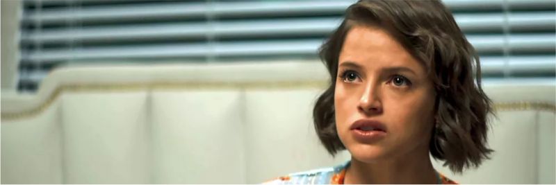 Jô (Agatha Moreira) é pega de surpresa com pergunta de Maria da Paz (Juliana Paes), na novela 'A Dona do Pedaço — Foto: Globo