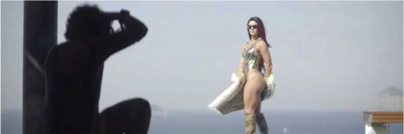 Vivi Guedes impacta com look escandaloso — Foto: TV Globo