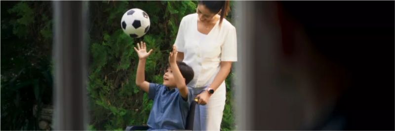 Amadeu (Marcos Palmeira) fica surpreso ao descobrir que Régis (Reynaldo Gianecchini) tem um filho — Foto: TV Globo