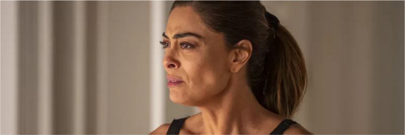 Em 'A Dona do Pedaço', Maria da Paz (Juliana Paes) não acredita em tanta crueldade vinda da própria filha — Foto: Artur Meninea/Gshow
