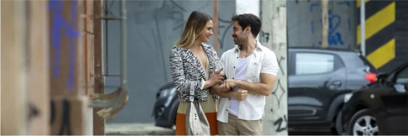 Em 'A Dona do Pedaço', Abel (Pedro Carvalho) se declara a Britney (Glamour Garcia) — Foto: Isabella Pinheiro/Gshow