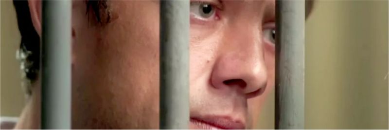 Danilo (Rafael Cardoso) pode sair da prisão com um habeas corpus, em 'Espelho da Vida' — Foto: TV Globo