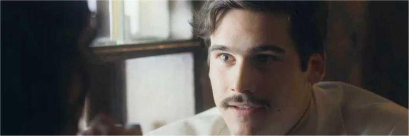 Alfredo (Nicolas Prattes) demonstra ter sentimentos por Inês (Carol Macedo) — Foto: Globo