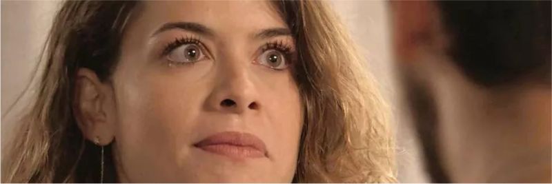 Isabel (Alinne Moraes) se faz de vítima e manipula Alain em 'Espelho da Vida' 