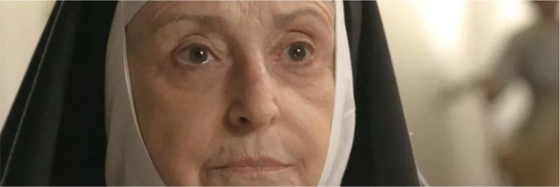 Em Espelho da Vida, Madre Joana (Ana Lucia Torre) confronta Eugênio (Felipe Cardoso) 