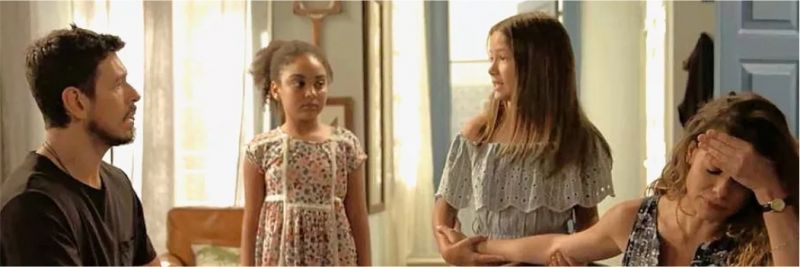 Priscila e Florzinha flagram a discussão e a menina fica nervosa ao ver a mãe chorando!