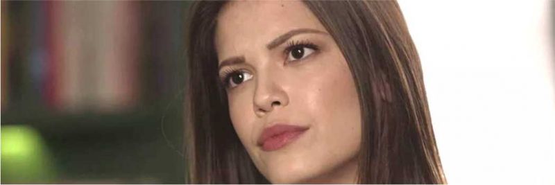 Cris (Vitória Strada) afirma que Isabel (Alinne Moraes) não vai conseguir deixá-la abalada, em 'Espelho da Vida'