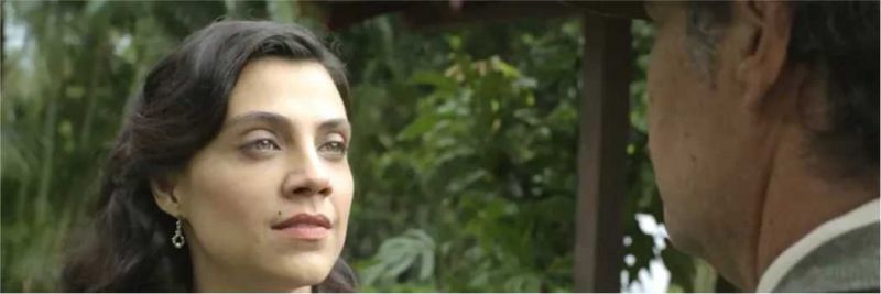 Maristela (Letícia Persiles) fica surpresa ao ver Eugênio em Espelho da Vida 