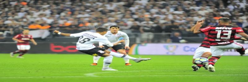 Pedrinho recebe de Jadson, ajeita e chuta para o gol