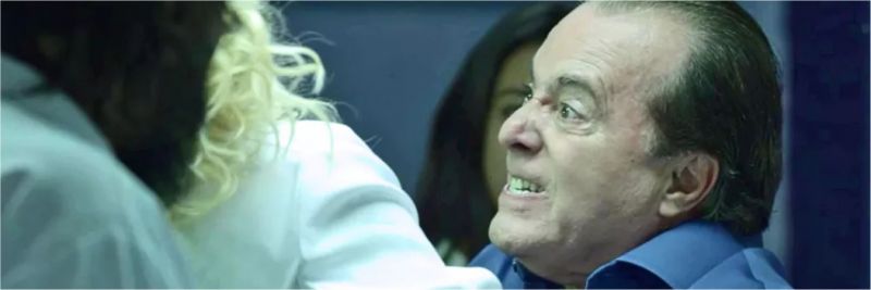 Olavo (Tony Ramos) exige que Marcos Paulo (Nany People) entregue as fórmulas verdadeiras, na novela 'O Sétimo Guardião' — Foto: TV Globo