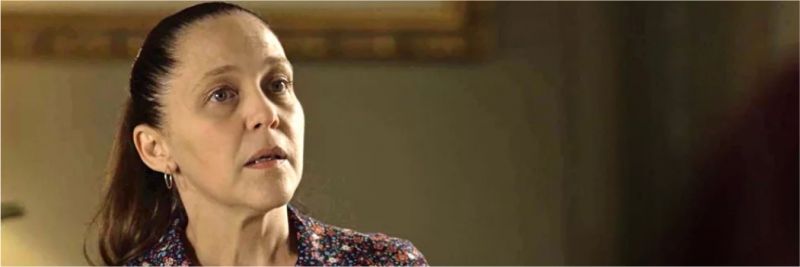 Judith (Isabela Garcia) fica de queixo caído com a chegada de Valentina (Lilia Cabral), na novela 'O Sétimo Guardião' — Foto: TV Globo