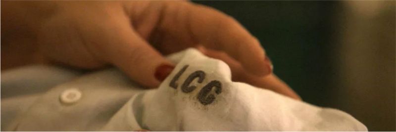 Camisa tem as iniciais LCG bordadas — Foto: Globo