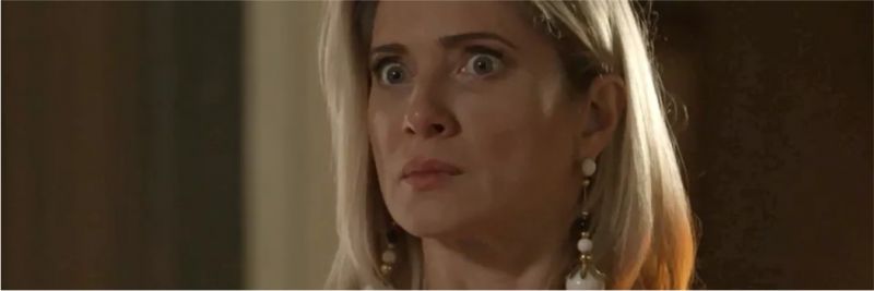Em 'O Sétimo Guardião', Marilda (Leticia Spiller) lembra Valentina (Lilia Cabral) que a passagem secreta que liga o sobrado ao casarão ainda está aberta — Foto: Reprodução/TV Globo