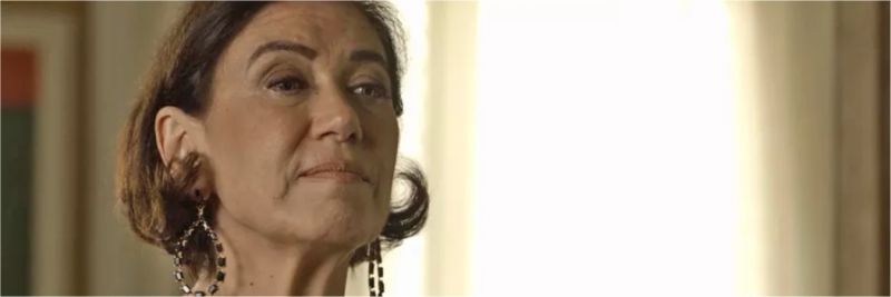 Valentina (Lilia Cabral) se une ao grupo de guardiães para reunião de emergência, em 'O Sétimo Guardião' — Foto: TV Globo