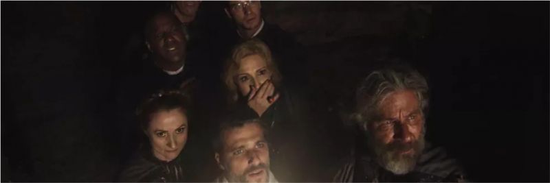 Os guardiães ficam assustados ao ver Marcos Paulo (Nany People) tentando invadir a fonte, em 'O Sétimo Guardião' 