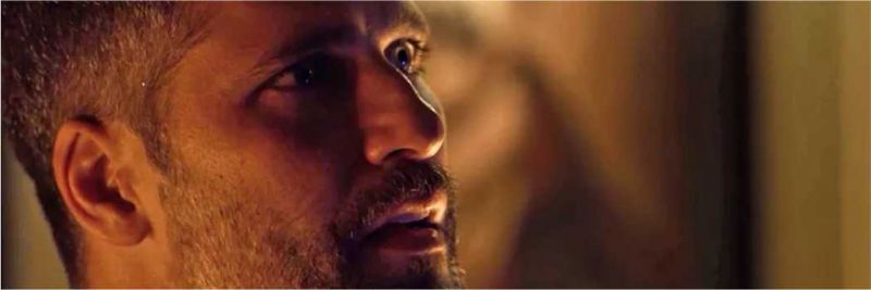Gabriel (Bruno Gagliasso) tenta despistar Neide (Viviane Araújo) sobre León, na novela 'O Sétimo Guardião' 