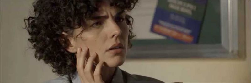 Raimunda (Julia Konrad) também estranha o rosto de Marilda (Letícia Spiller) em 'O Sétimo Guardião' 