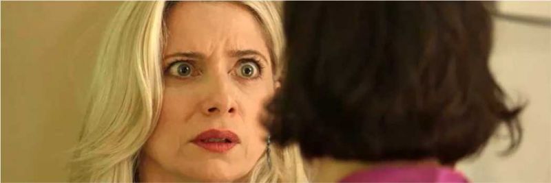 Marilda fica passada ao flagrar Eurico e Valentina abraçados na cama