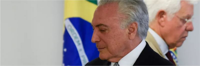 Michel Temer e Moreira Franco em maio de 2018 — Foto: Mateus Bonomi/AGIF/via AFP