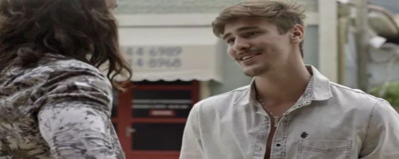 Johnny, irmão de Mariano, chega a Pedra Santa 