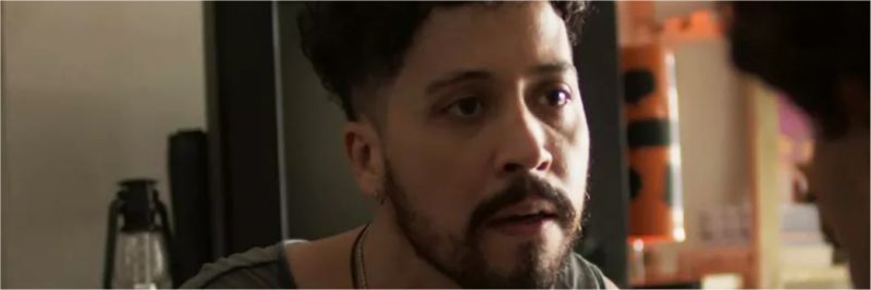 Getúlio (Arlindo Lopes) fica triste, mas compreende a decisão de Paulo (Felipe Rocha) — Foto: TV Globo