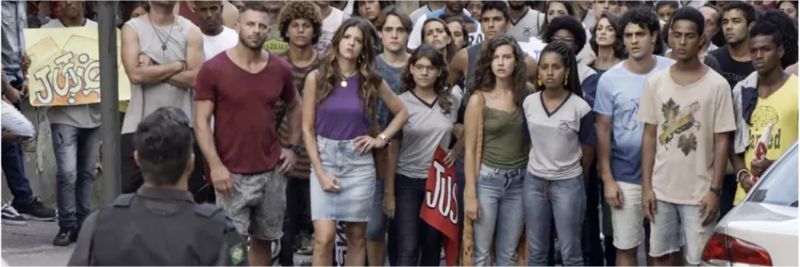 Marco Rodrigo (Julio Machado) interrompe manifestação em 'Malhação - Toda Forma de Amar' — Foto: Globo