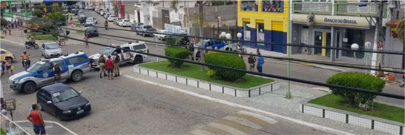 Criminosos tentaram assaltar unidade do Banco do Brasil em Muritiba. — Foto: Fabio Santos/Site Voz da Bahia