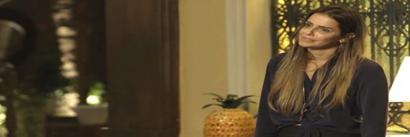 Karola fica desolada ao ver que Valentim não irá perdoá-la 