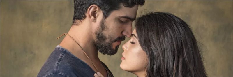 Jamil (Renato Góes) e Laila (Julia Dalavia) terão que enfrentar a ira do sheik Aziz para viver o amor que merecem — Foto: Paulo Belote/TV Globo