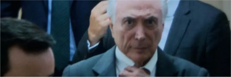 Temer vai passar a noite em sala de reuniões improvisada com 20 m² na superintendência da PF — Foto: Abraão Cruz/TV Globo