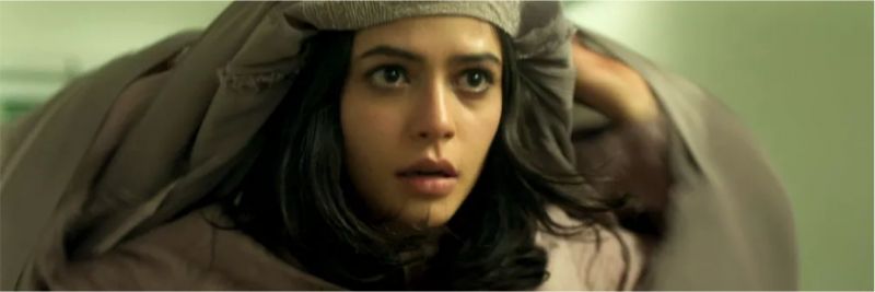 Em 'Órfãos da Terra', Laila (Julia Dalavia) foge antes de consumar o casamento com Aziz (Herson Capri) — Foto: Reprodução/TV Globo