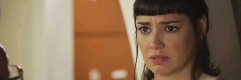 Sara (Verônica Debom) fica tensa antes de seu casamento em 'Órfãos da Terra' — Foto: TV Globo