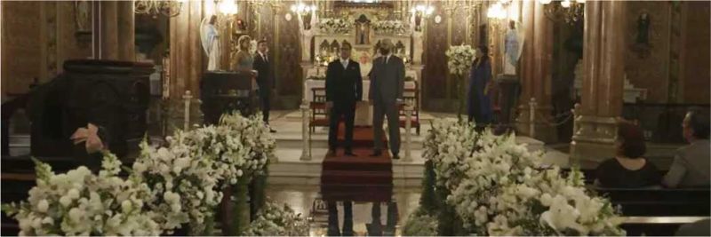 Norberto (Guilherme Fontes) se incomoda ao ver a igreja vazia — Foto: TV Globo