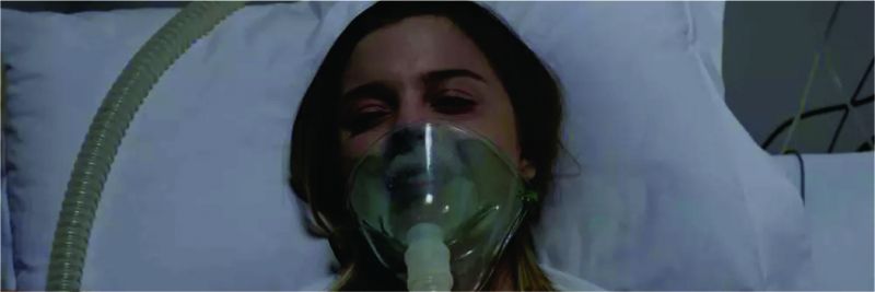 Dalila (Alice Wegmann) sai do coma em 'Órfãos da Terra' — Foto: Globo
