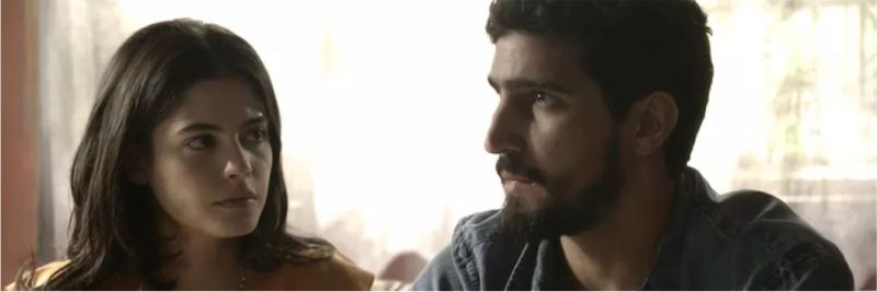 Basma é apresentada para Laila (Julia Dalavia) e Jamil (Renato Góes), mas o libanês ficará desconfiado — Foto: TV GLOBO