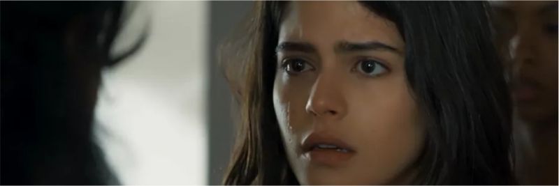 Laila tenta explicar para a família que ama Jamil em 'Órfãos da Terra' — Foto: TV Globo