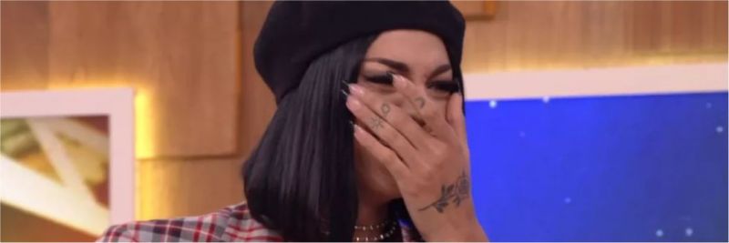 Pabllo Vittar se emociona ao encontrar irmã gêmea no palco do 'Encontro'